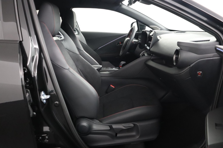 Toyota C-HR - 2.0 Plug-in Hybrid 220 Black Edition 22