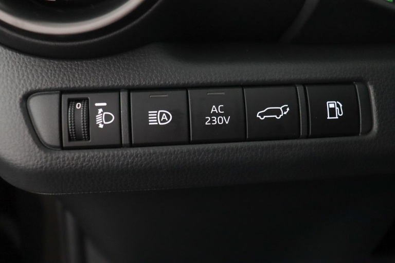 Toyota C-HR - 2.0 Plug-in Hybrid 220 Black Edition 30