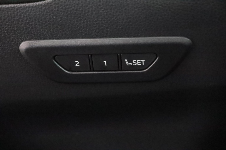 Toyota C-HR - 2.0 Plug-in Hybrid 220 Black Edition 31