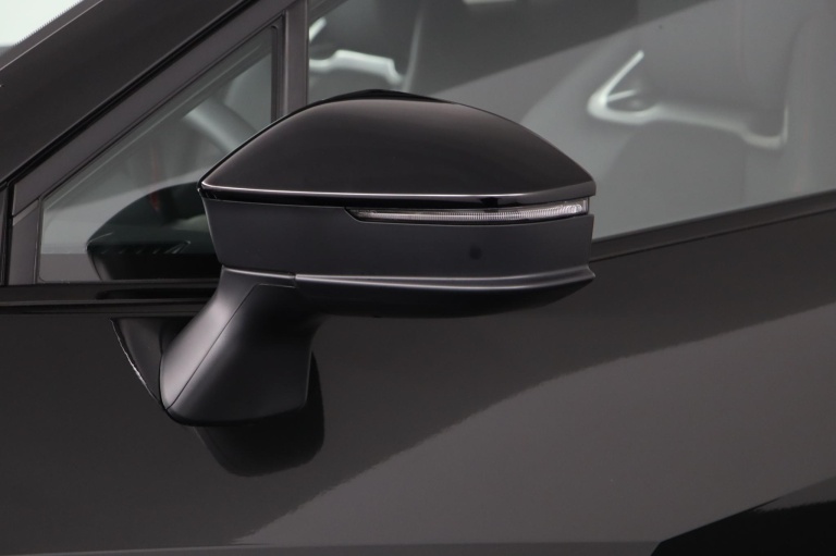 Toyota C-HR - 2.0 Plug-in Hybrid 220 Black Edition 37