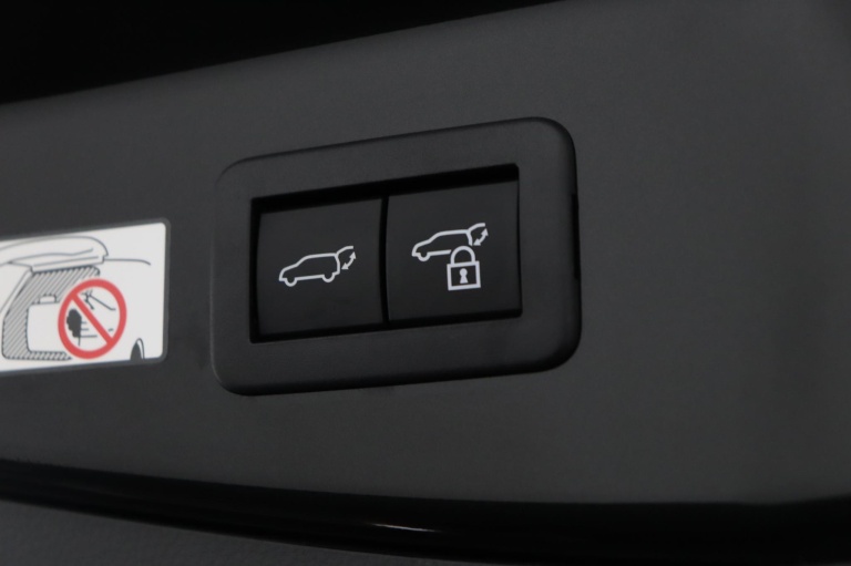 Toyota C-HR - 2.0 Plug-in Hybrid 220 Black Edition 44