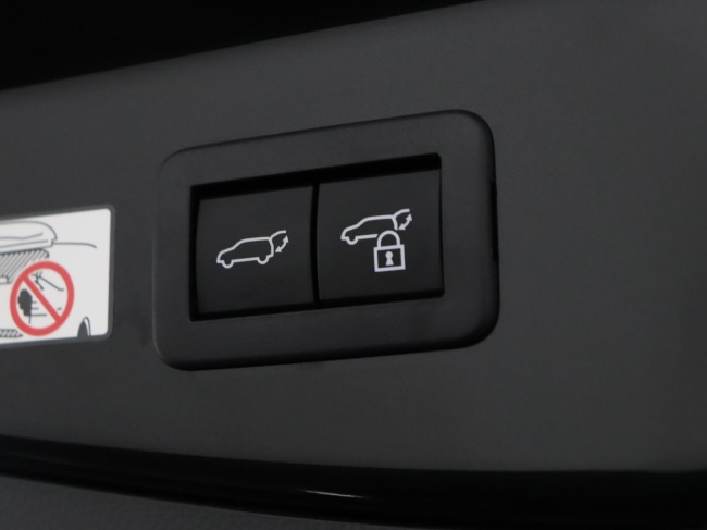 Toyota C-HR - 2.0 Plug-in Hybrid 220 Black Edition