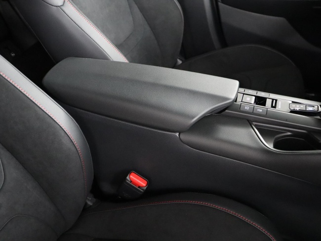 Toyota C-HR - 2.0 Plug-in Hybrid 220 Black Edition