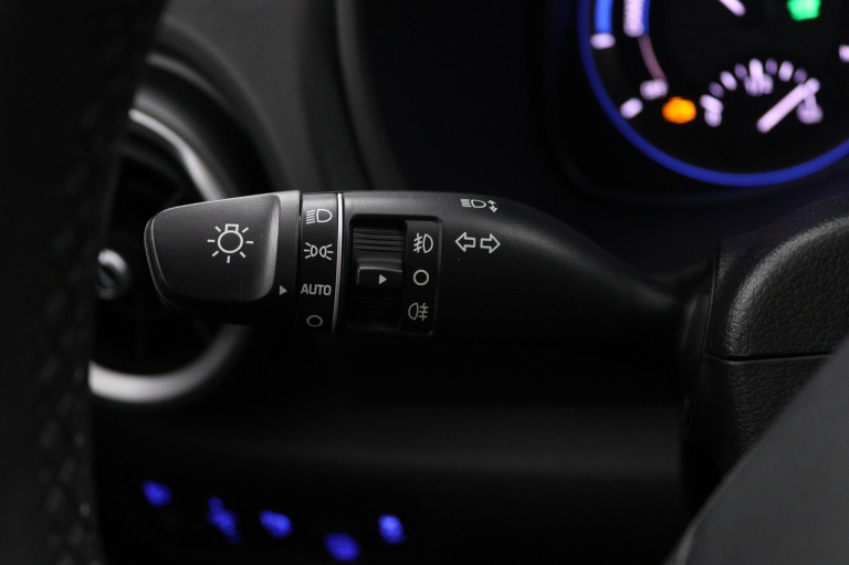 Hyundai Kona - 1.6 GDI HEV Comfort Smart 27