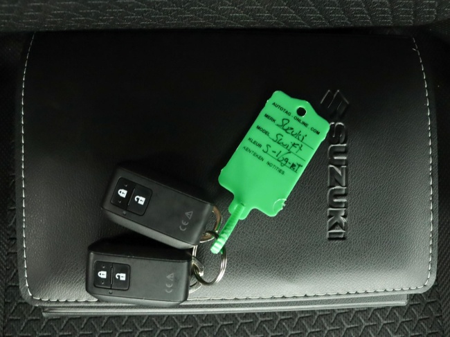 Suzuki Swift - 1.2 Style Smart Hybrid