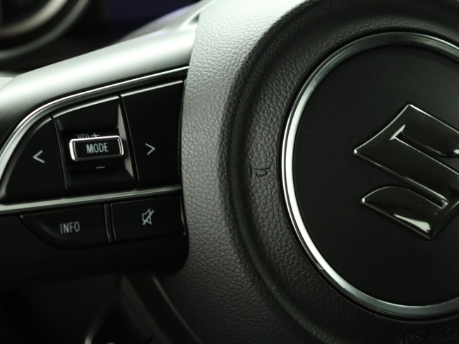 Suzuki Swift - 1.2 Style Smart Hybrid