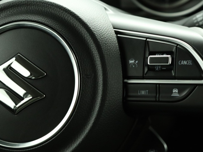 Suzuki Swift - 1.2 Style Smart Hybrid