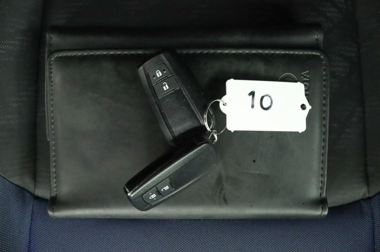 Toyota C-HR - 1.8 Hybrid Bi-Tone 11