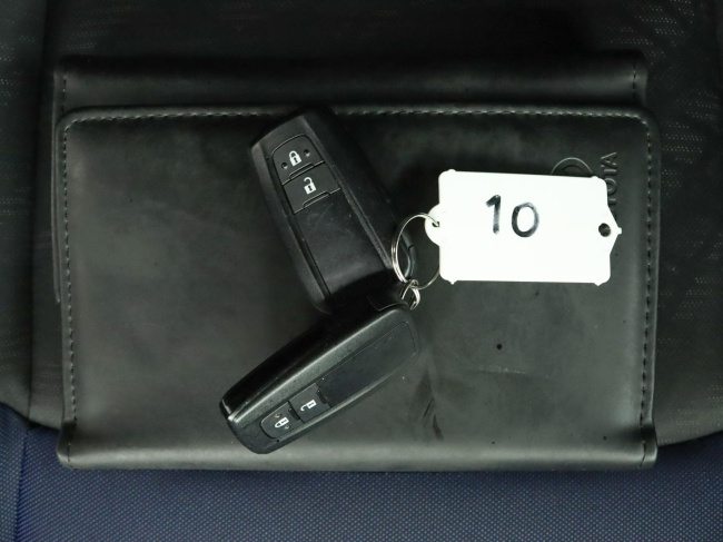 Toyota C-HR - 1.8 Hybrid Bi-Tone