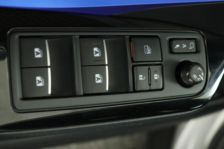 Toyota C-HR - 1.8 Hybrid Bi-Tone 29