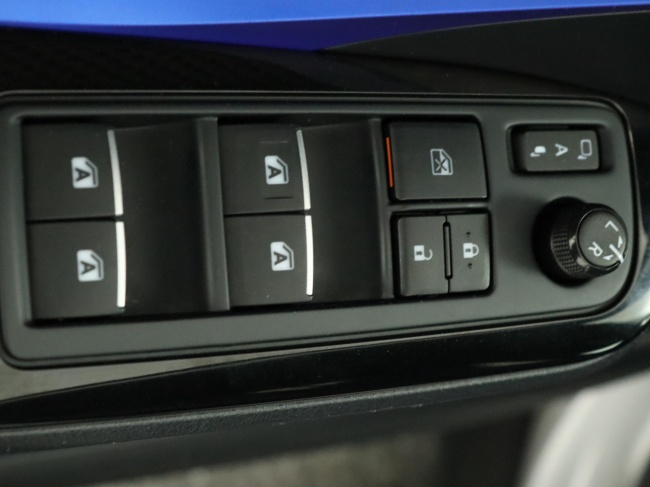 Toyota C-HR - 1.8 Hybrid Bi-Tone