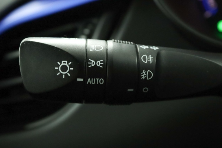 Toyota C-HR - 1.8 Hybrid Bi-Tone 32