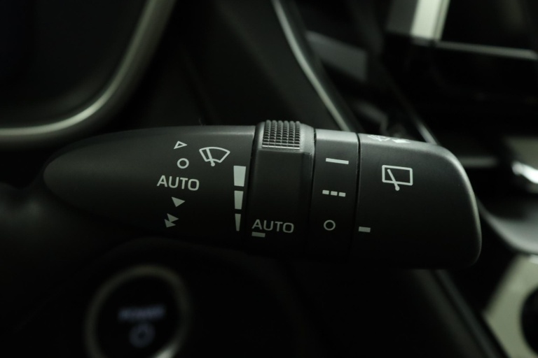 Toyota Corolla Cross - 2.0 High Power Hybrid Launch Edition 32