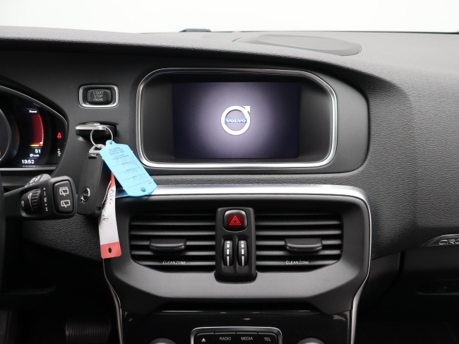 Volvo V40 Cross Country - 1.5 T3 Polar+ Luxury