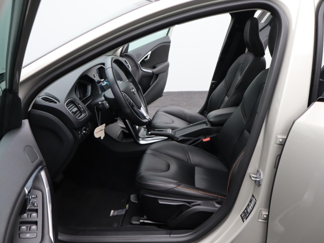 Volvo V40 Cross Country - 1.5 T3 Polar+ Luxury