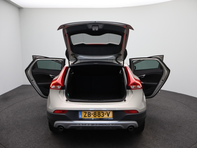 Volvo V40 Cross Country - 1.5 T3 Polar+ Luxury