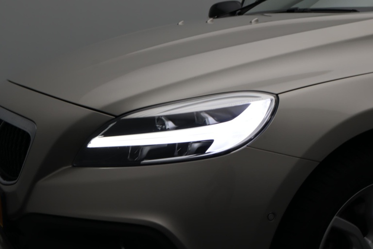 Volvo V40 Cross Country - 1.5 T3 Polar+ Luxury 15