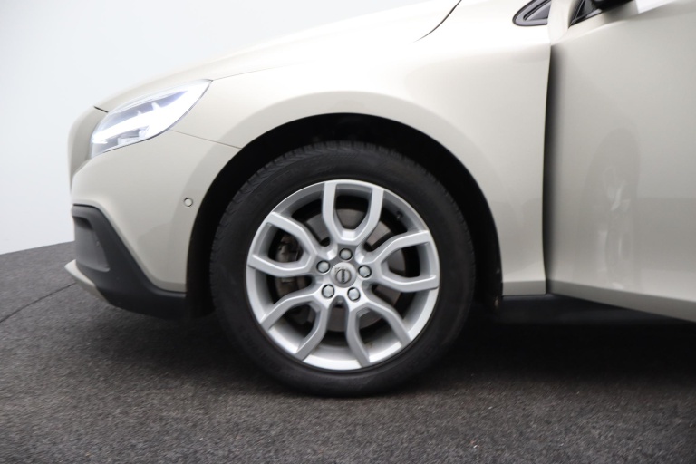 Volvo V40 Cross Country - 1.5 T3 Polar+ Luxury 16