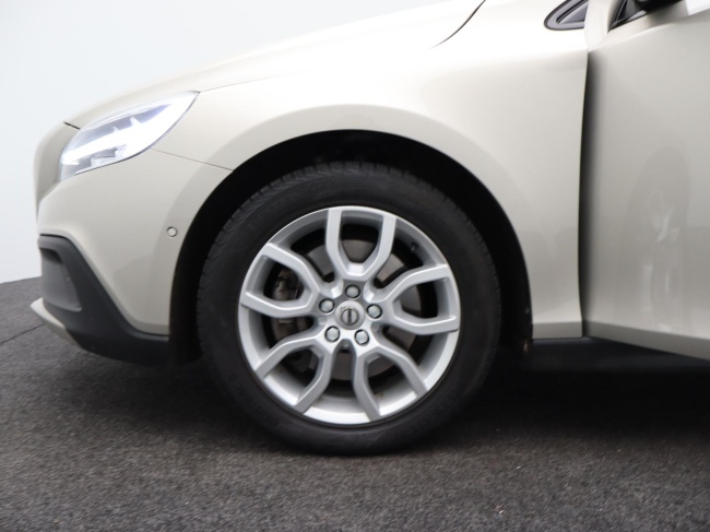Volvo V40 Cross Country - 1.5 T3 Polar+ Luxury