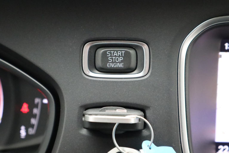 Volvo V40 Cross Country - 1.5 T3 Polar+ Luxury 18