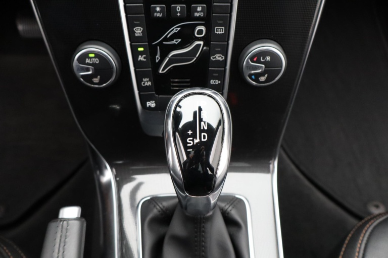 Volvo V40 Cross Country - 1.5 T3 Polar+ Luxury 20