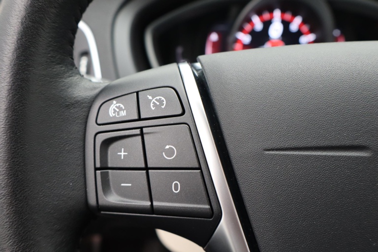 Volvo V40 Cross Country - 1.5 T3 Polar+ Luxury 21