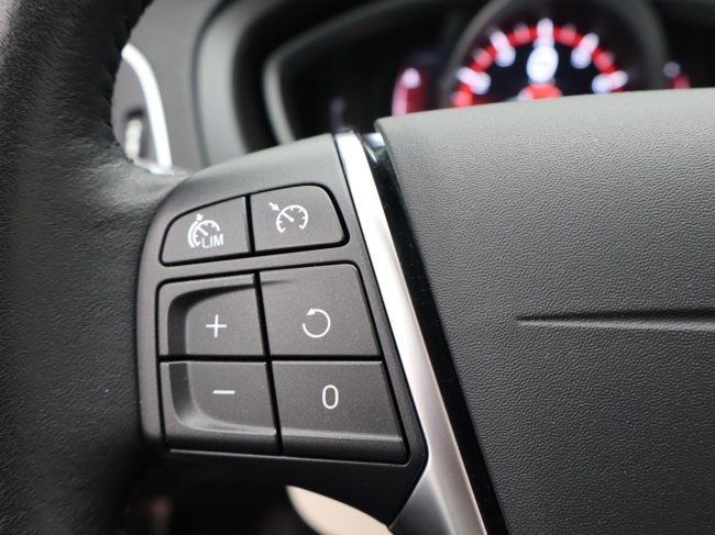 Volvo V40 Cross Country - 1.5 T3 Polar+ Luxury