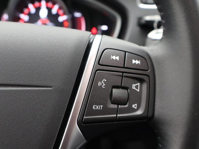 Volvo V40 Cross Country - 1.5 T3 Polar+ Luxury