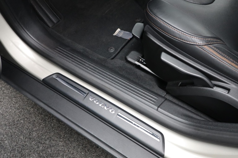 Volvo V40 Cross Country - 1.5 T3 Polar+ Luxury 27