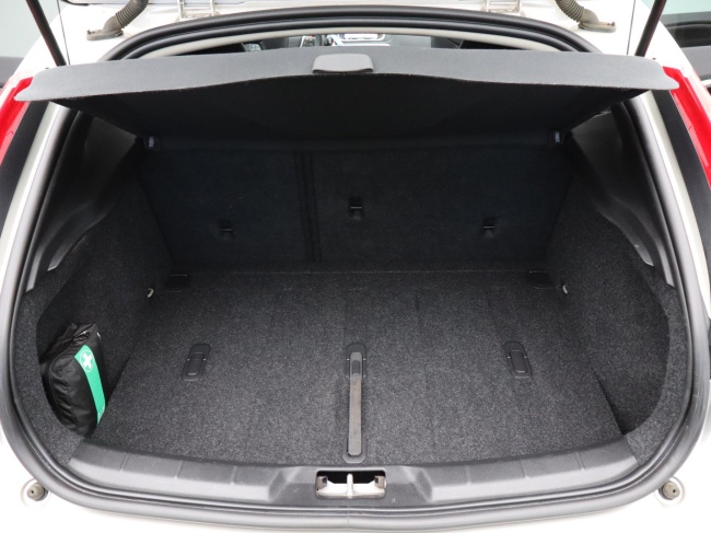 Volvo V40 Cross Country - 1.5 T3 Polar+ Luxury