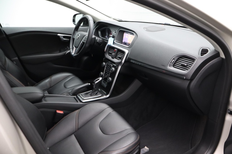 Volvo V40 Cross Country - 1.5 T3 Polar+ Luxury 30