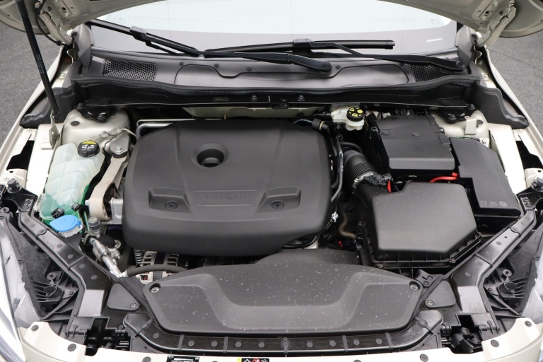 Volvo V40 Cross Country - 1.5 T3 Polar+ Luxury 34