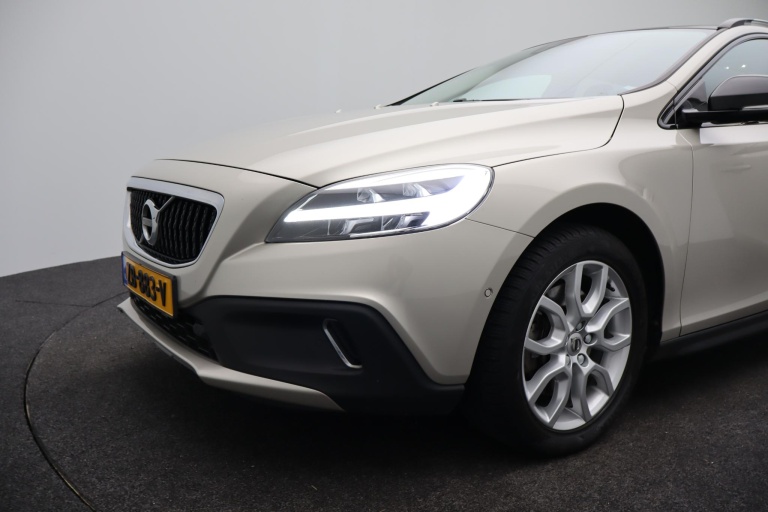 Volvo V40 Cross Country - 1.5 T3 Polar+ Luxury 35