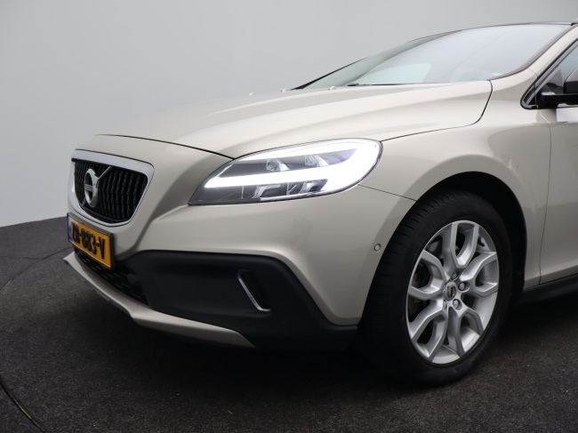 Volvo V40 Cross Country - 1.5 T3 Polar+ Luxury