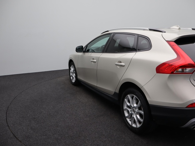 Volvo V40 Cross Country - 1.5 T3 Polar+ Luxury