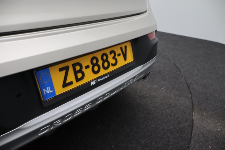 Volvo V40 Cross Country - 1.5 T3 Polar+ Luxury 38