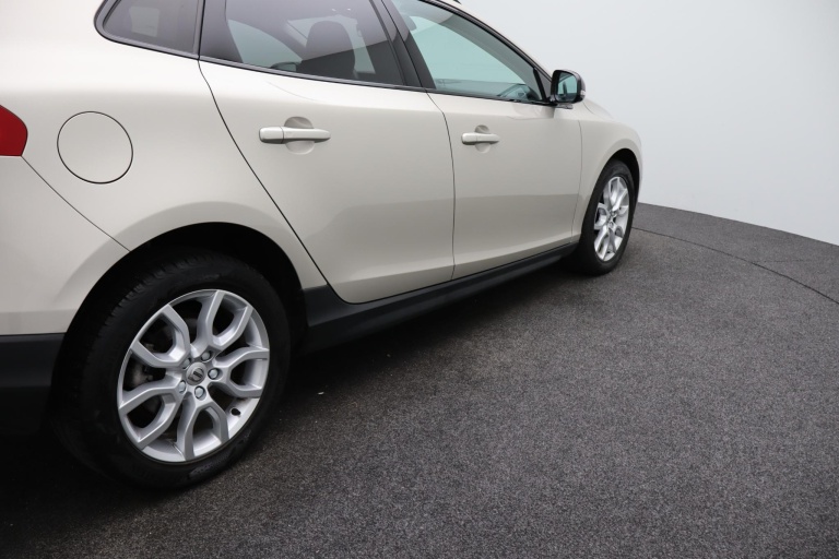Volvo V40 Cross Country - 1.5 T3 Polar+ Luxury 39