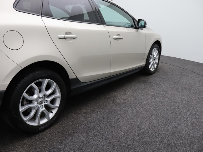 Volvo V40 Cross Country - 1.5 T3 Polar+ Luxury