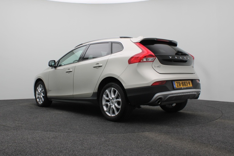 Volvo V40 Cross Country - 1.5 T3 Polar+ Luxury 4