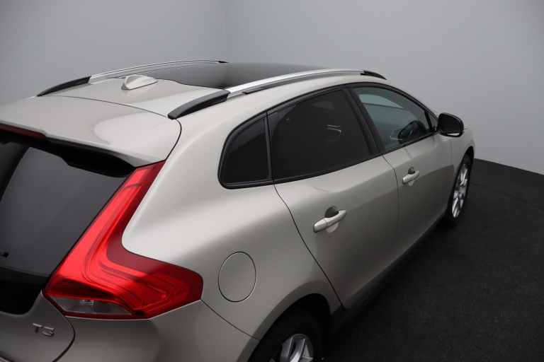 Volvo V40 Cross Country - 1.5 T3 Polar+ Luxury 40