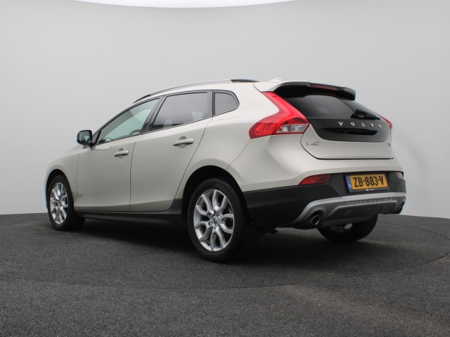 Volvo V40 Cross Country - 1.5 T3 Polar+ Luxury