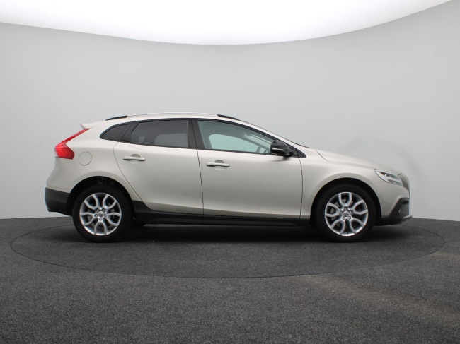 Volvo V40 Cross Country - 1.5 T3 Polar+ Luxury