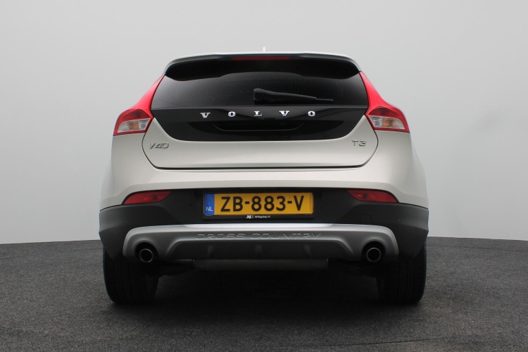 Volvo V40 Cross Country - 1.5 T3 Polar+ Luxury 6