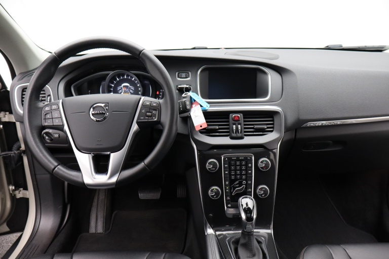 Volvo V40 Cross Country - 1.5 T3 Polar+ Luxury 8