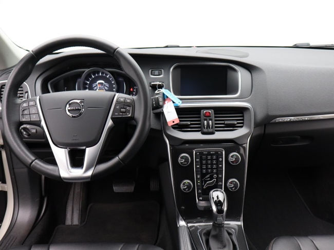 Volvo V40 Cross Country - 1.5 T3 Polar+ Luxury