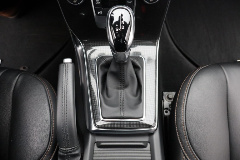 Volvo V40 Cross Country - 1.5 T3 Polar+ Luxury 9