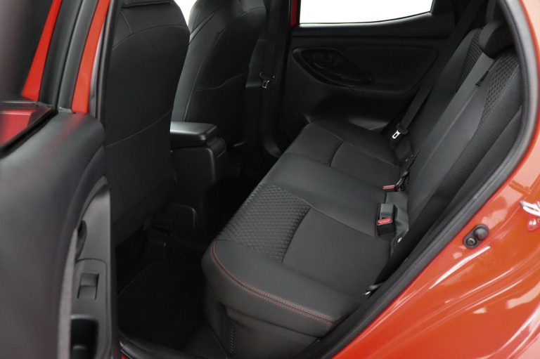 Toyota Yaris - 1.5 Hybrid Launch Edition 12