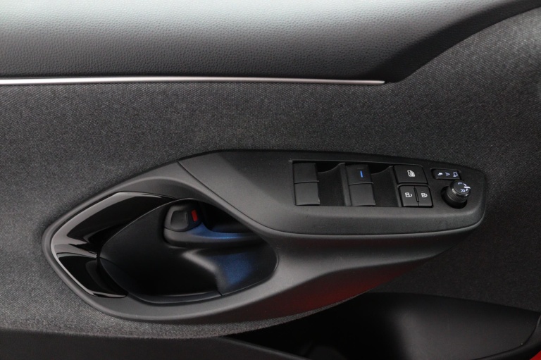 Toyota Yaris - 1.5 Hybrid Launch Edition 30