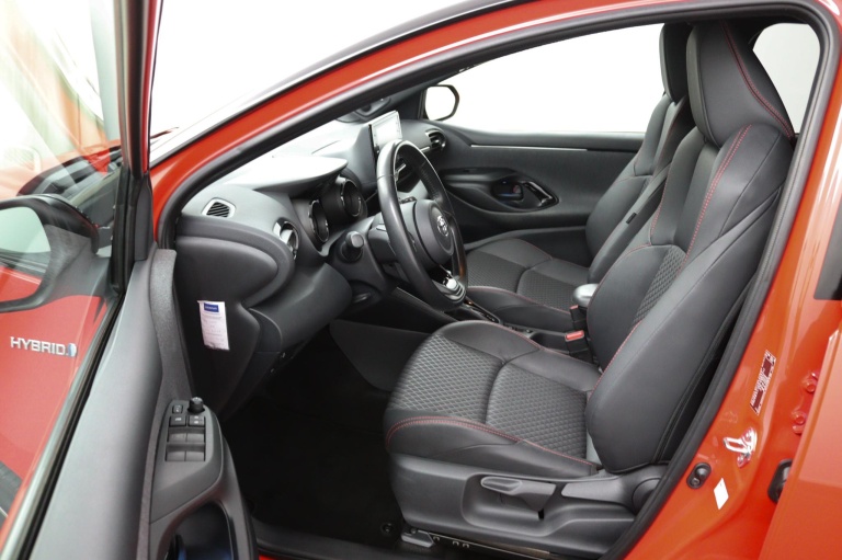 Toyota Yaris - 1.5 Hybrid Launch Edition 9