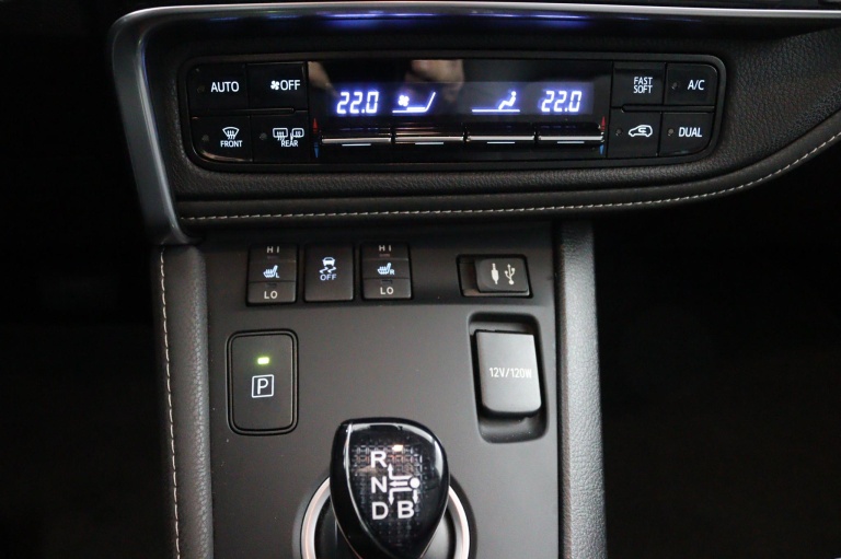 Toyota Auris - 1.8 Hybrid Executive 16